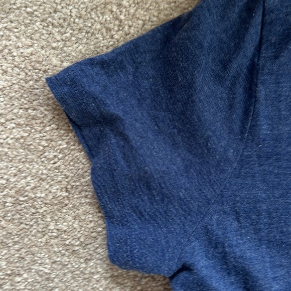 Free State blue tshirt rose motif - rosebud vine on left corner - Picture 6 of 13